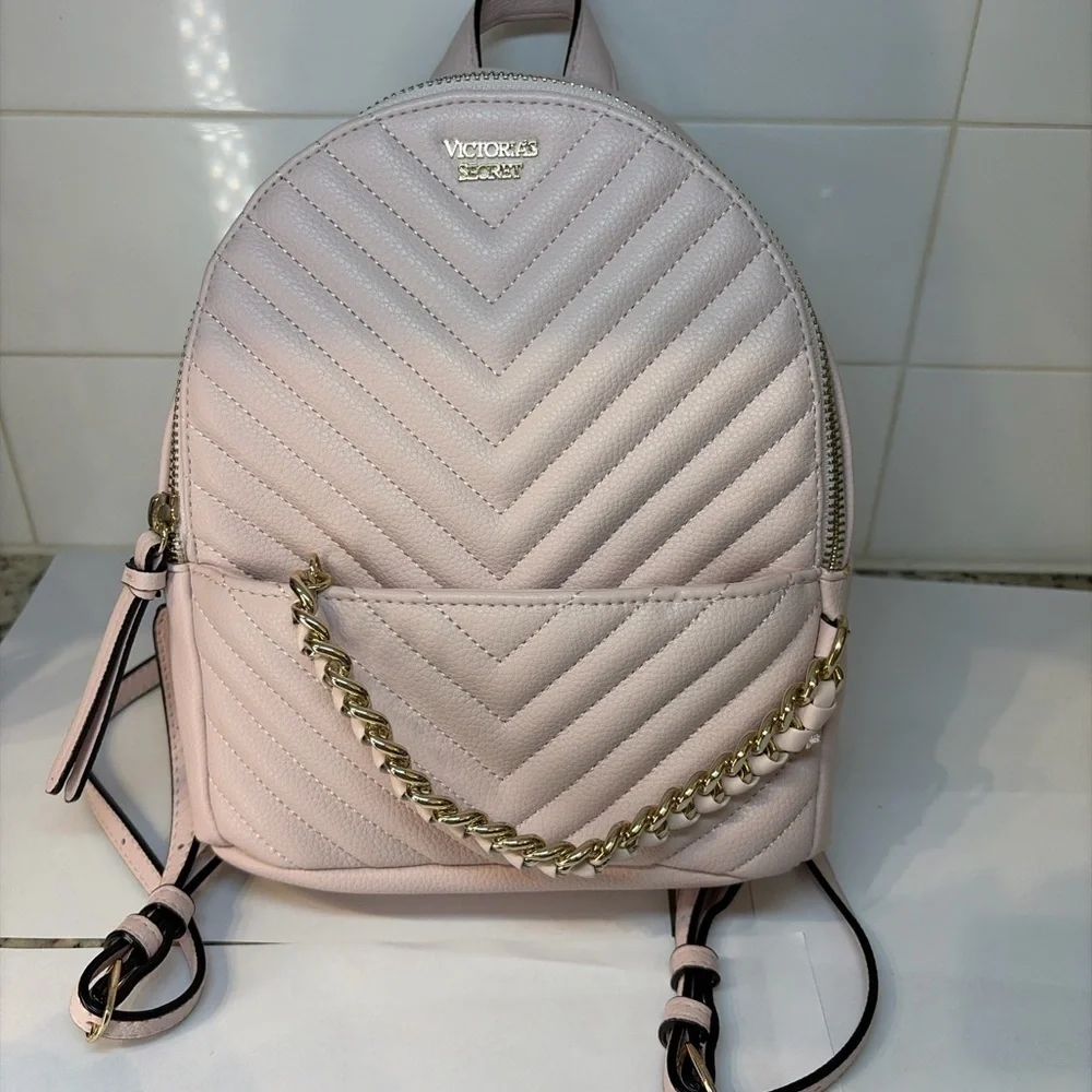 Victoria’s Secret Blush Pink Quilted Mini Backpack Gold Chain Straps - Picture 2 of 4